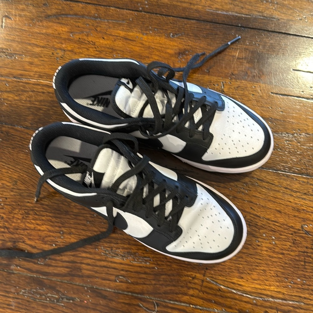 Woman’s Nike low Dunk size 9